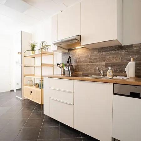 2-Room Apartment On The First Floor With Designer Renovation. Exit To The Courtyard. 15 Minutes To Schloss Schoenbrunn Vienna Esterno foto
