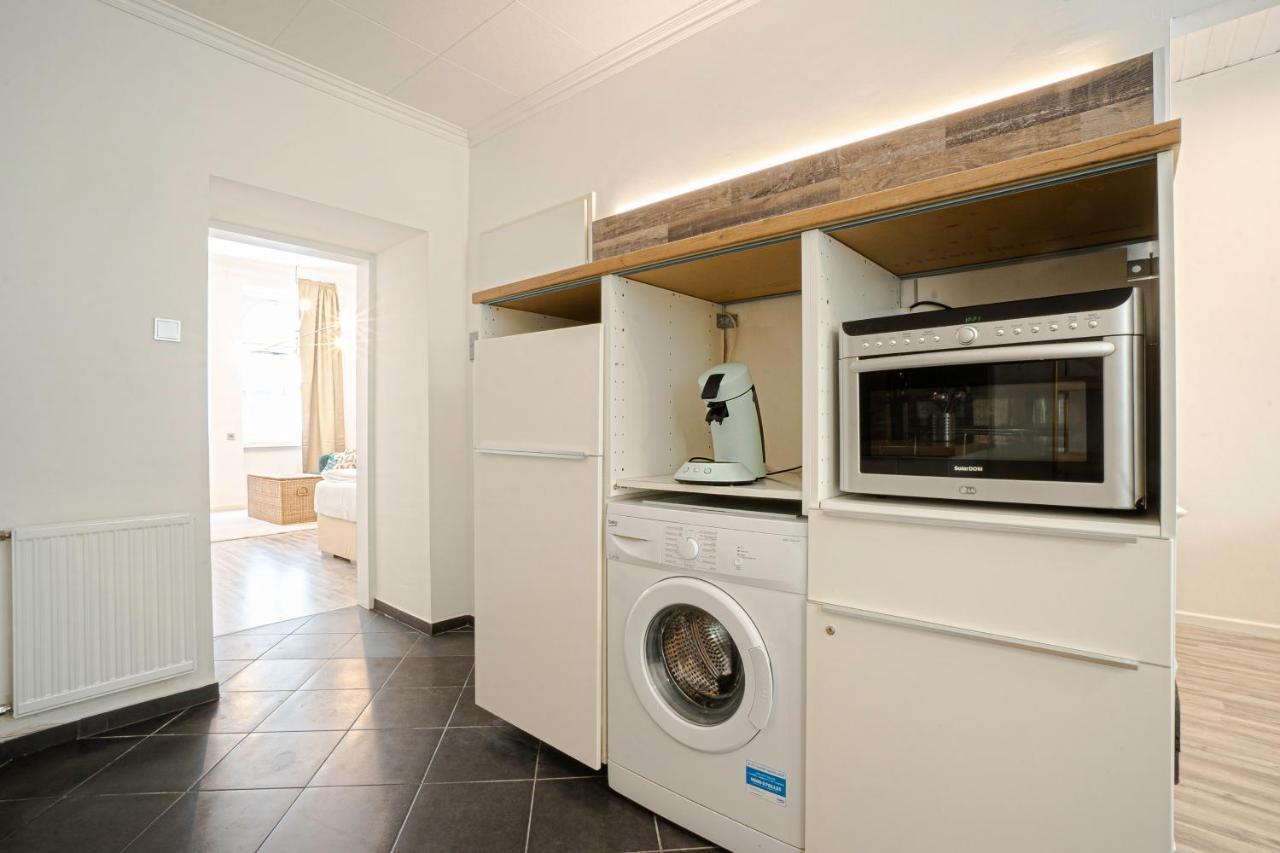 2-room On The First Floor With Designer Renovation. Exit To The Courtyard. 15 Minutes To Schloss Schoenbrunn Apartamento